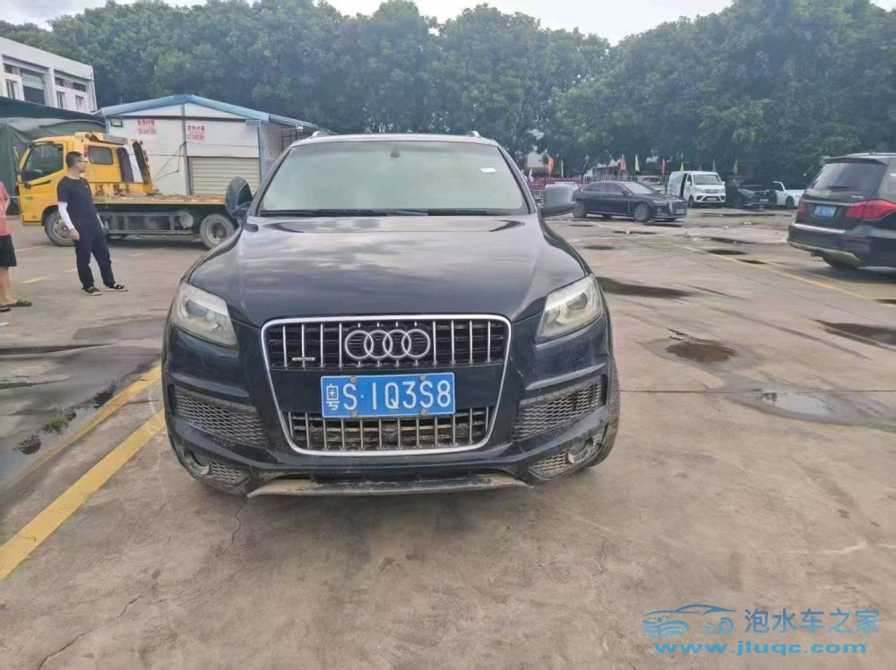 15年奧迪Q7泡水車