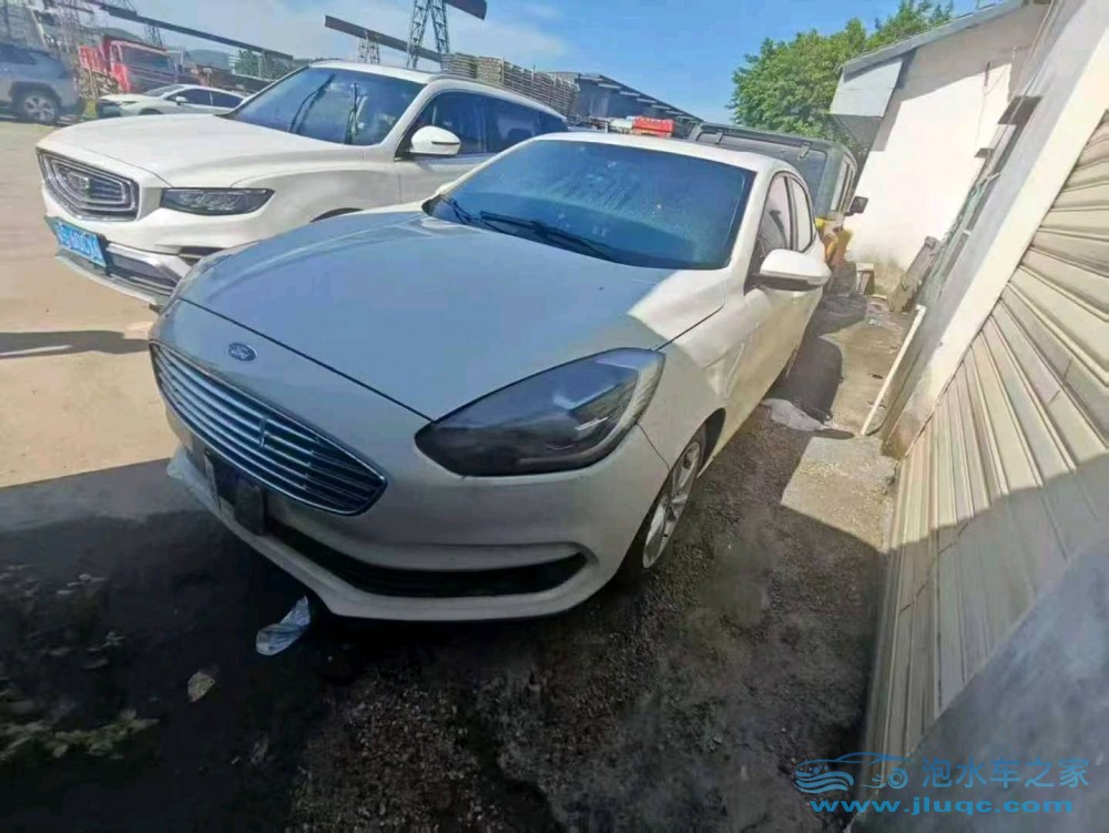 21年福特福睿斯泡水車