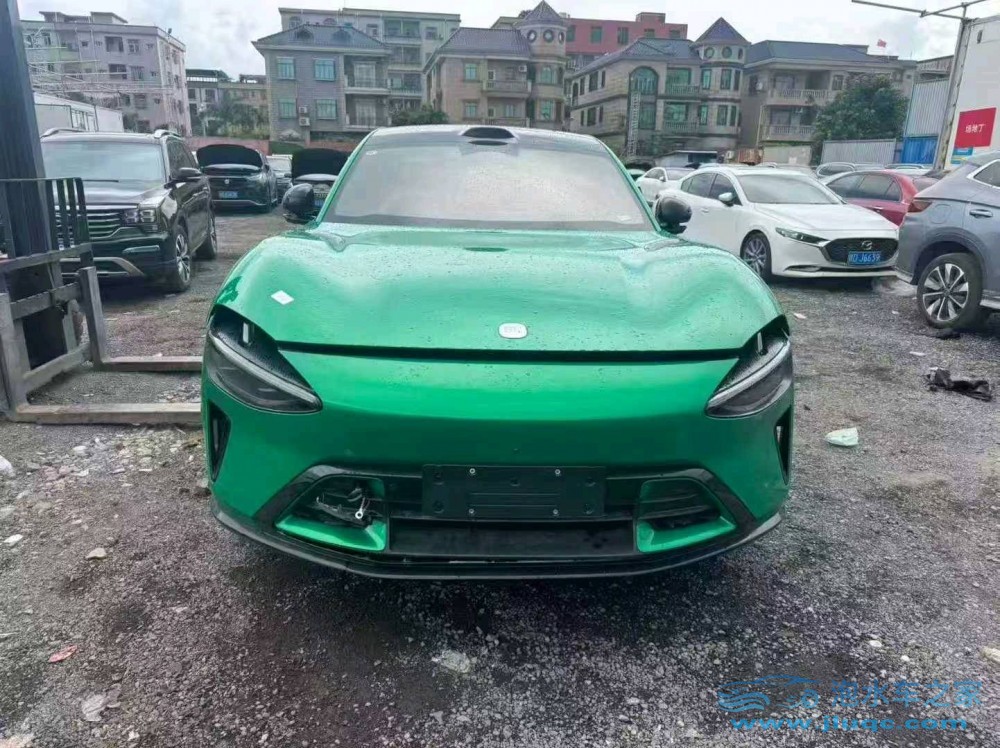 25年小米YU7泡水車