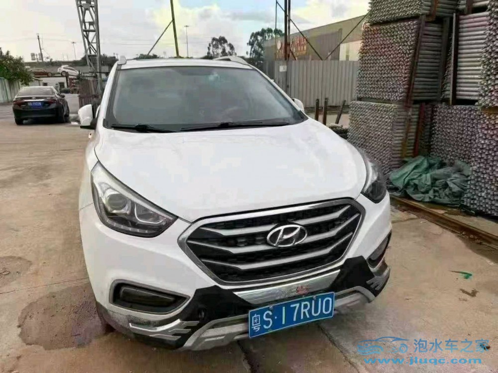 16年現(xiàn)代ix35泡水車