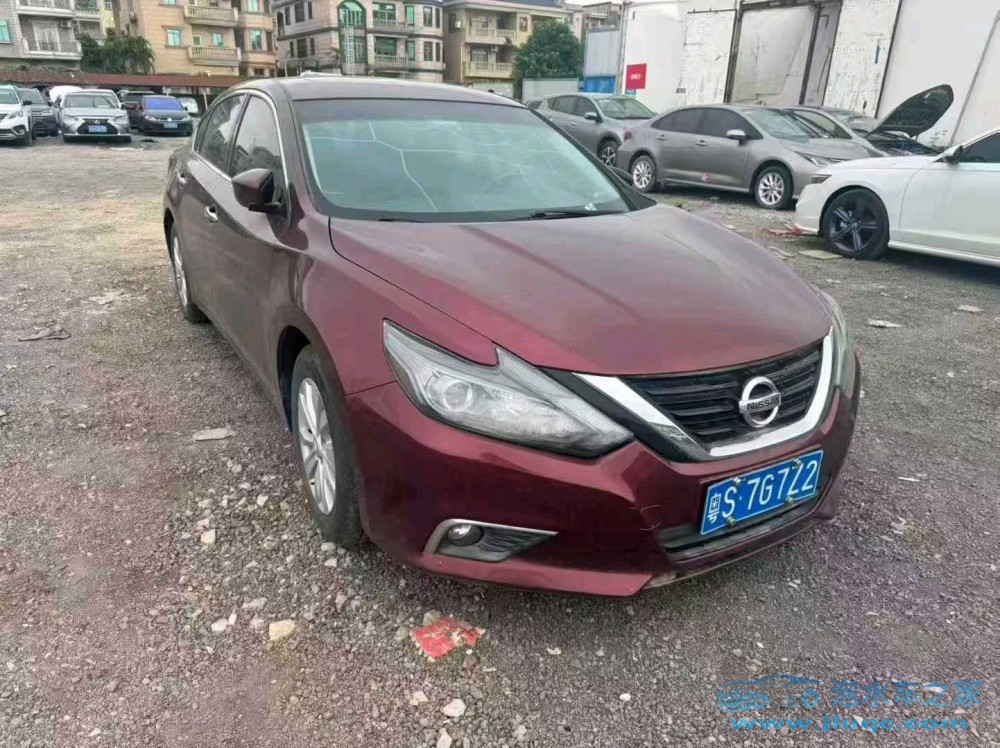 17年日產(chǎn)天籟泡水車