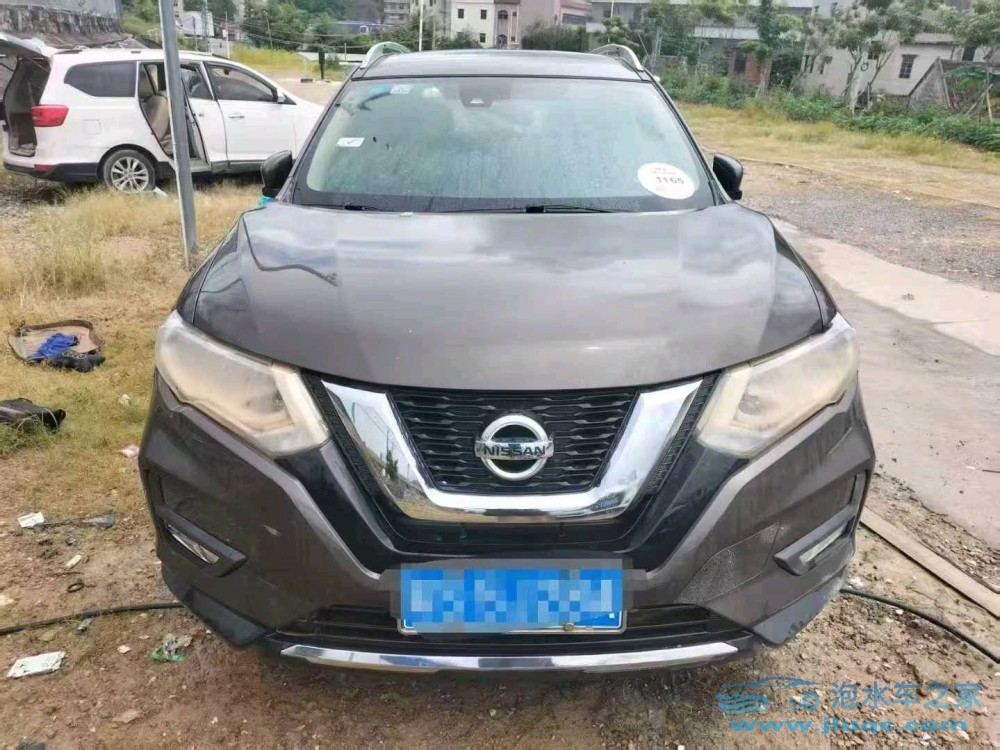 18年日產(chǎn)奇駿泡水車
