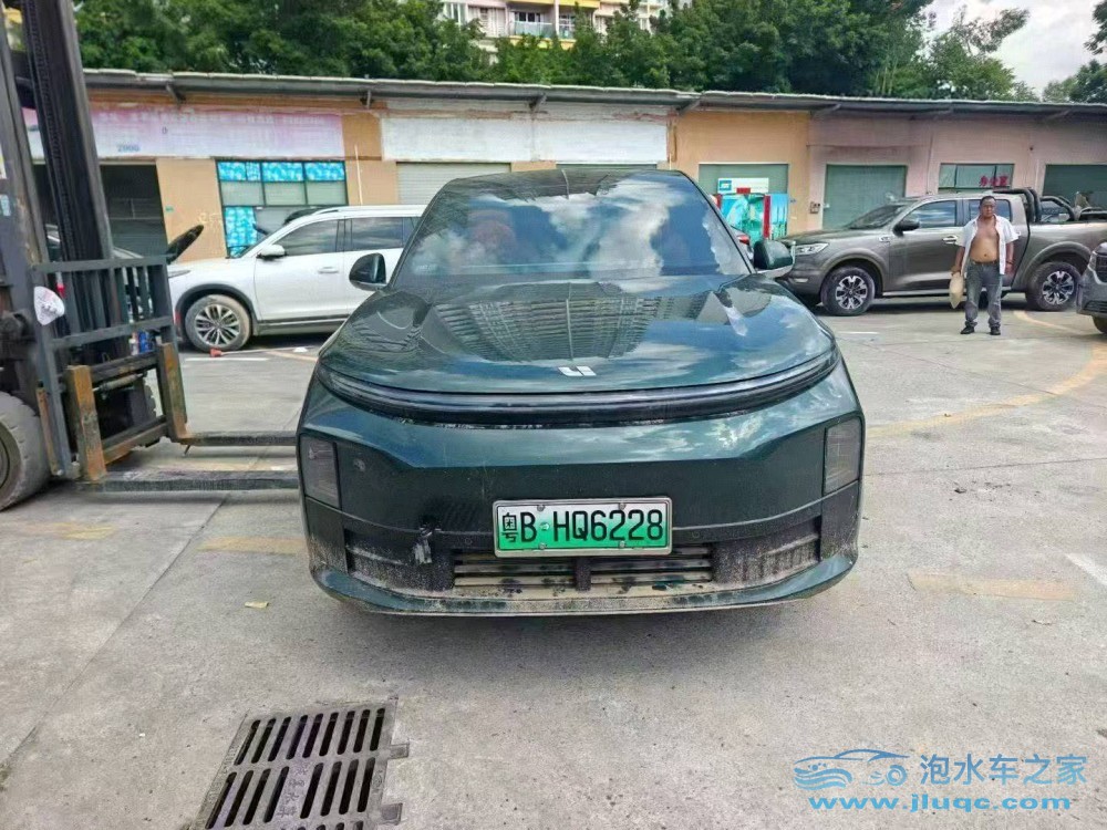 25年理想理想泡水車