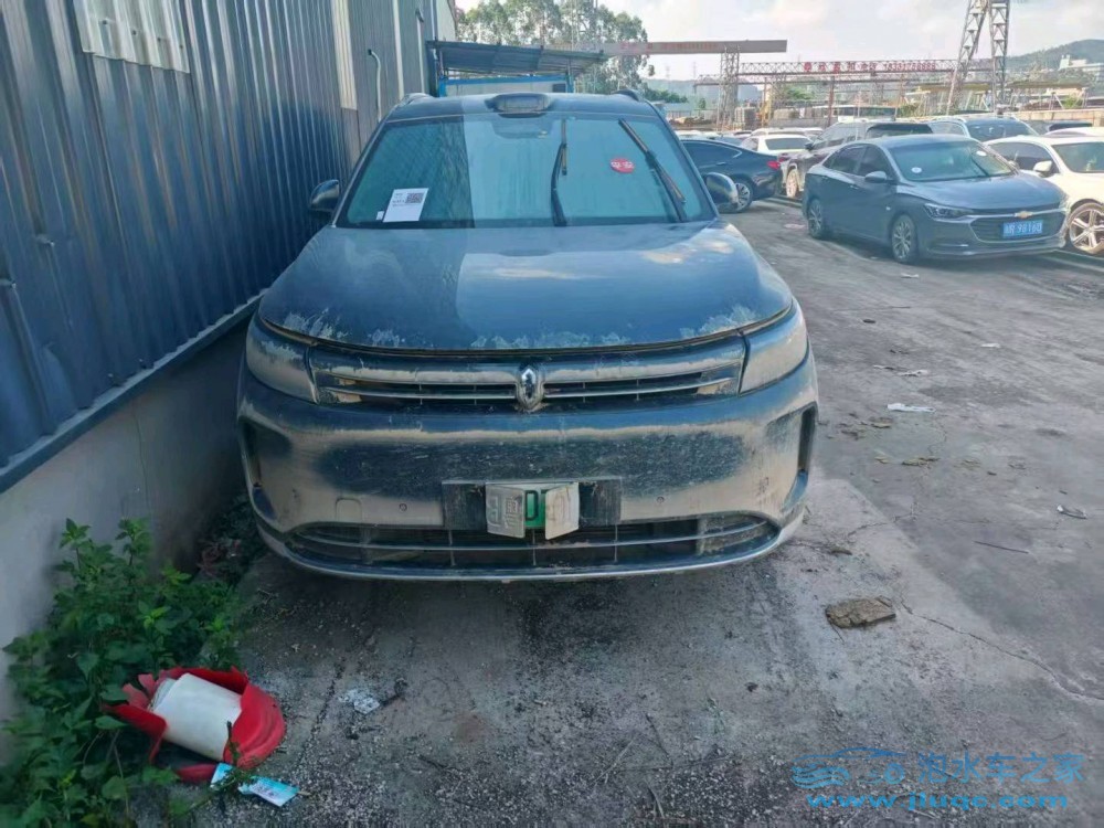 25年華為智選問界泡水車