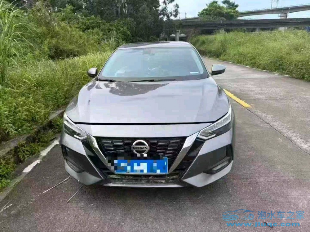 22年日產(chǎn)軒逸泡水車