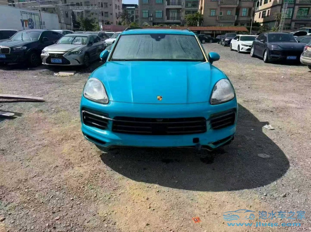 23年保時捷卡宴泡水車