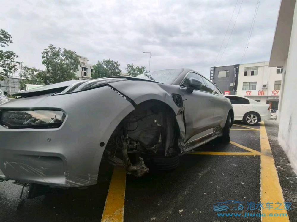 22年極氪極氪泡水車