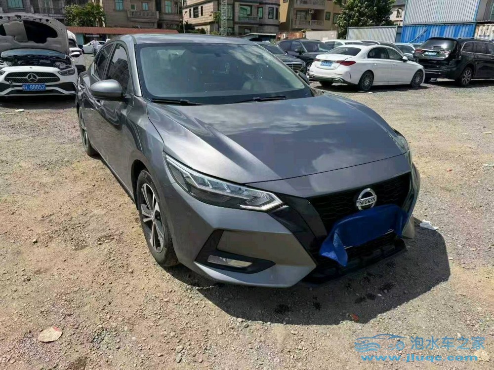 20年日產(chǎn)軒逸泡水車