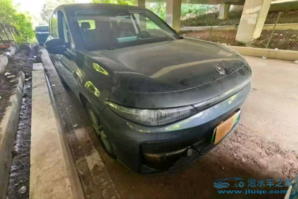 25年零跑汽車C10泡水車