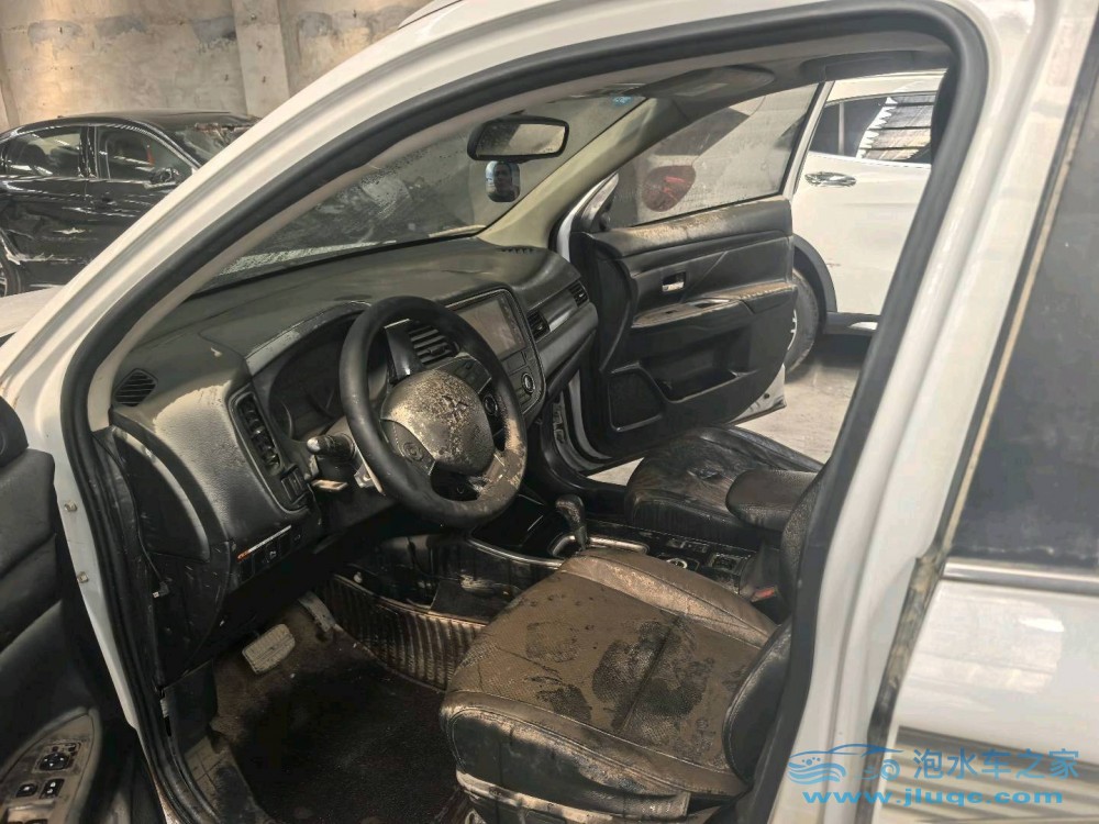 17年三菱歐藍德