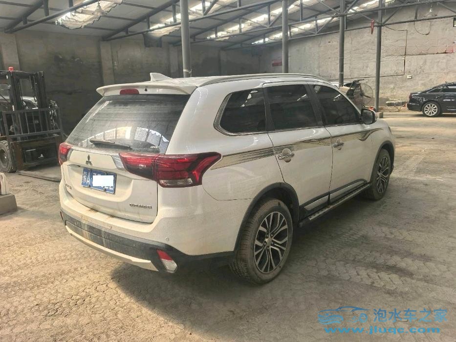 17年三菱歐藍德