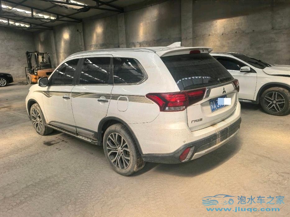 17年三菱歐藍德