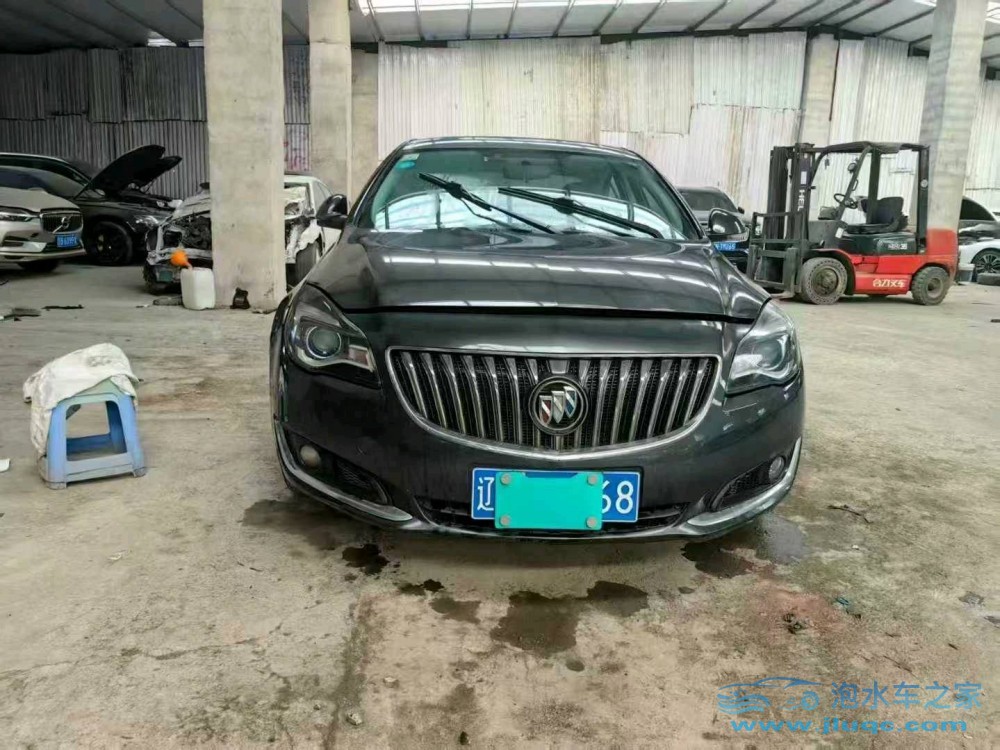 16年別克君威泡水車