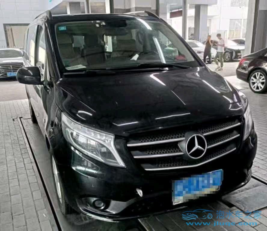 19年奔馳威霆泡水車