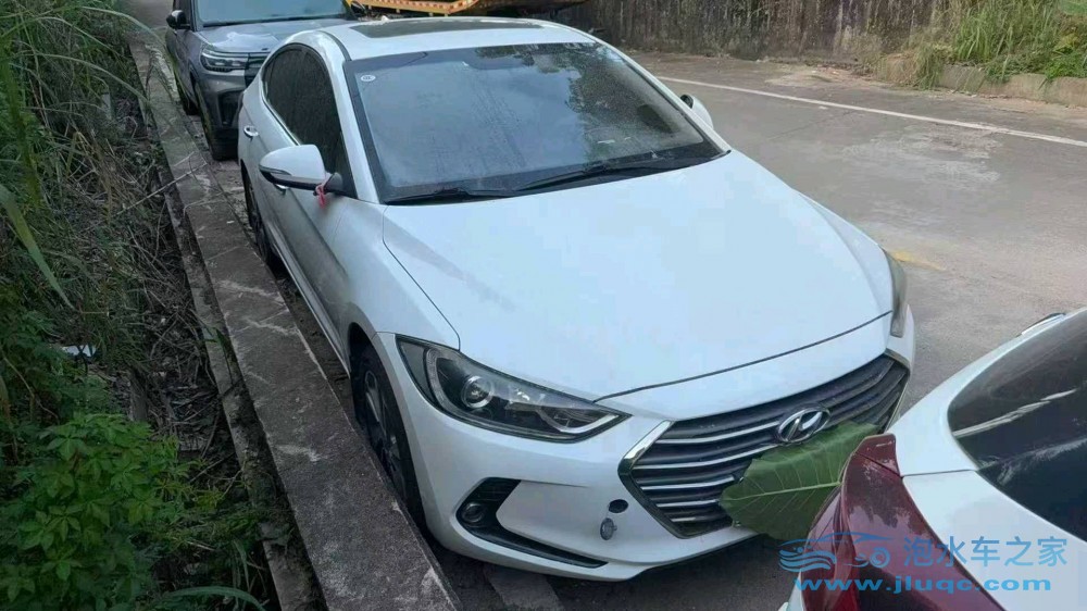 16年現(xiàn)代領(lǐng)動泡水車