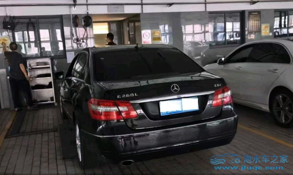 11年奔馳E泡水車