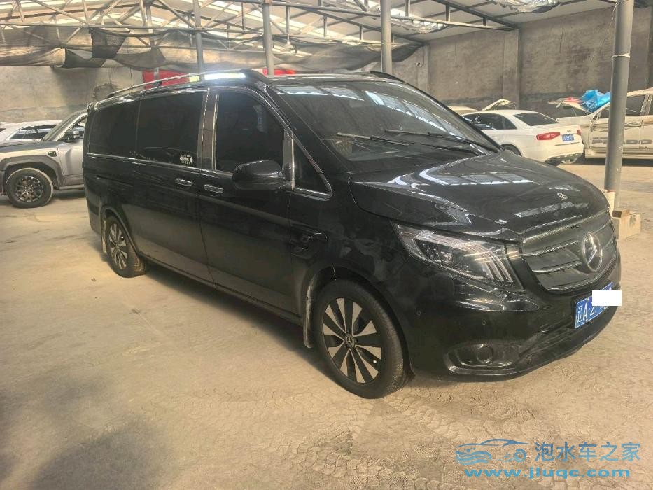 22年奔馳威霆