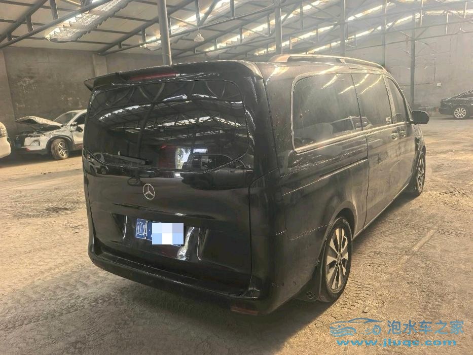 22年奔馳威霆