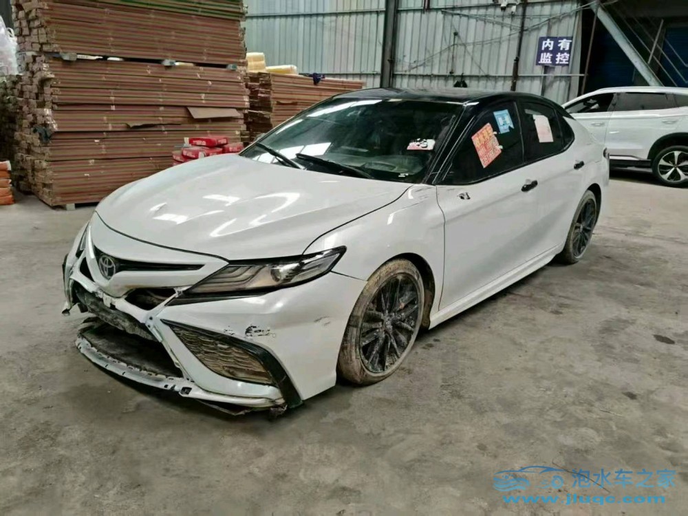 22年豐田凱美瑞泡水車