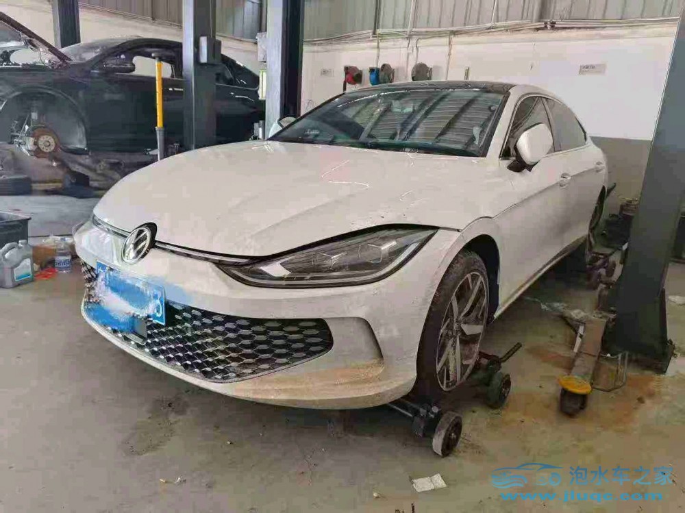 25年大眾凌渡泡水車