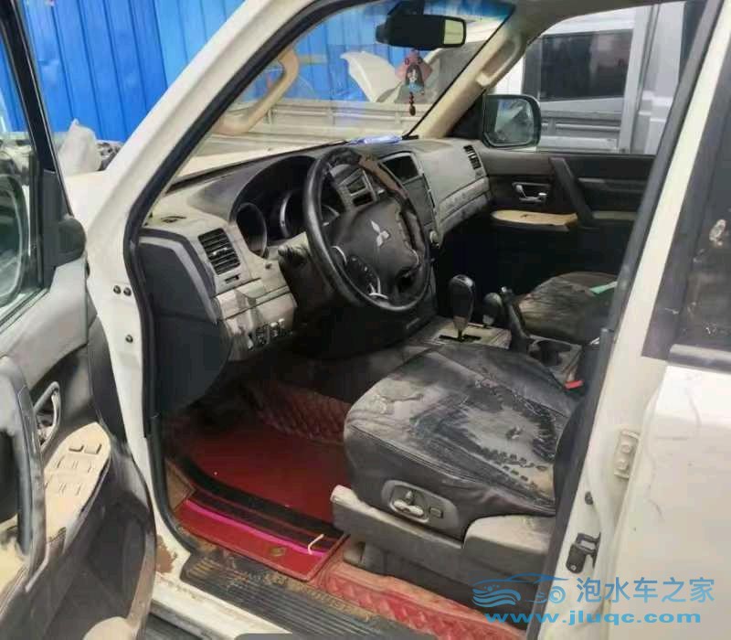 15年三菱帕杰羅