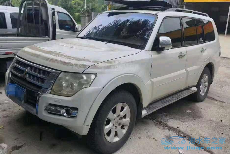 15年三菱帕杰羅