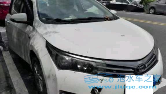 15年豐田卡羅拉泡水車