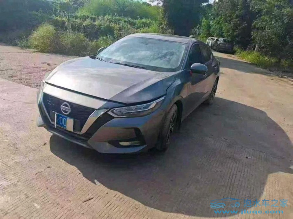 22年日產(chǎn)軒逸泡水車