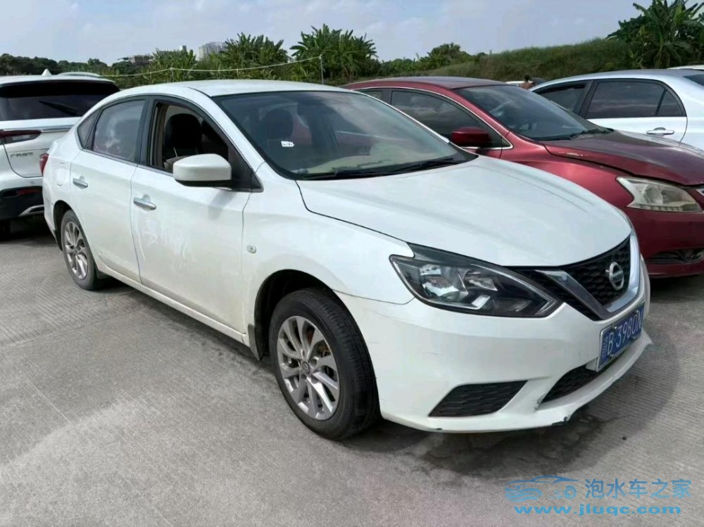 17年日產(chǎn)軒逸泡水車(chē)