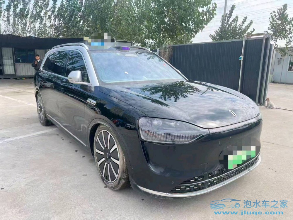 24年華為智選問(wèn)界泡水車(chē)