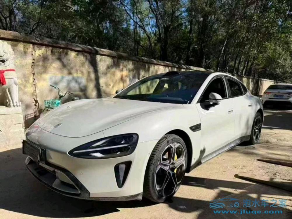 25年小米SU7泡水車