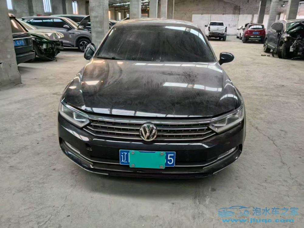 18年大眾邁騰泡水車