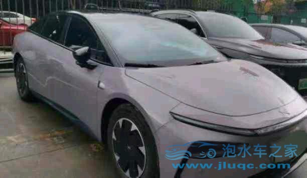 25年小鵬汽車(chē)P7泡水車(chē)