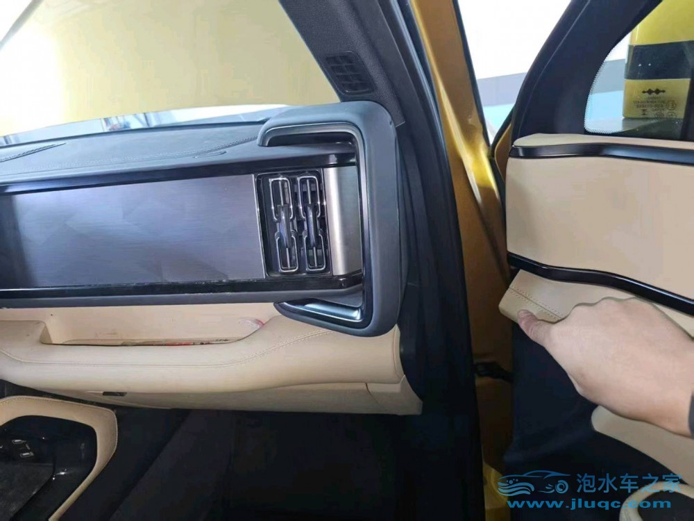 24年比亞迪方程豹