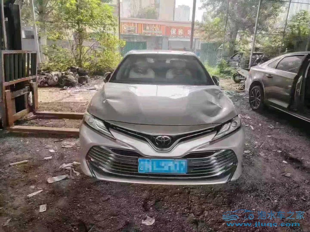 20年豐田凱美瑞泡水車