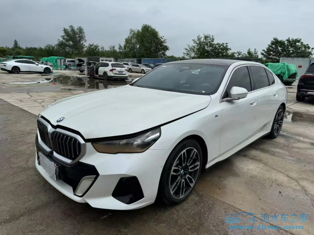 泡水車(chē)交易劃算嗎？修車(chē)廠視角下的風(fēng)險(xiǎn)與優(yōu)勢(shì)解析-泡水車(chē)交易